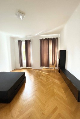 Charmante - 2 Zimmer Altbau-Wohnung, vis-a-vis Park, im 17. Bezirk!