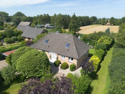 Wohnen mit Weitblick - 
Haus mit Koppel und Außenpool