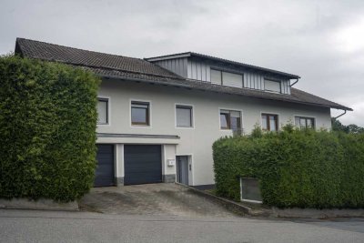 Geräumiges, günstiges Mehrfamilienhaus im bayerischen Wald