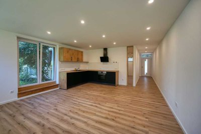 Neuwertige, moderne 2 ZKB mit Garten und Küche