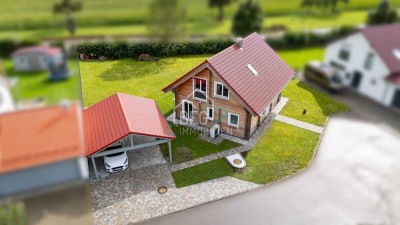 Freistehendes Einfamilienhaus in Blockbauweise mit großem Garten