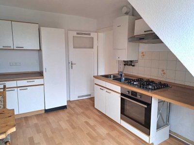 Zum 01.01. oder früher  in ruhig gel. Balkon-DG-Whg. in 3-Fam.-Haus auf Gartengrundstück