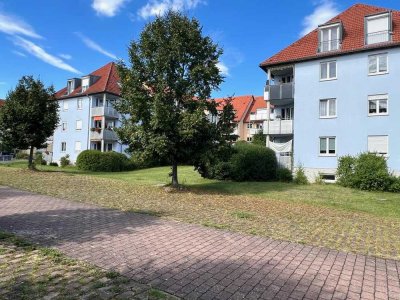 Attraktive 5% Mietrendite - Schöne 2RW mit Balkon, Aufzug, Stellplatz und Fernwärme