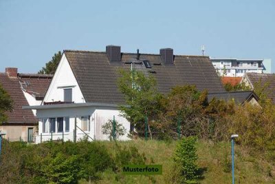 Freistehendes 2-Familienhaus - provisionsfrei