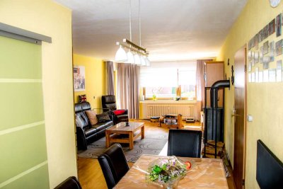 Modernisierte 4-Zimmer-Erdgeschosswohnung mit Loggia, direktem Gartenzugang und Einbauküche