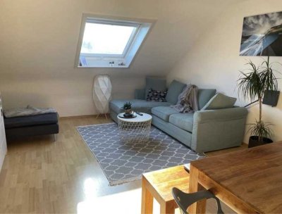 Helle 3-Zimmer-DG- Wohnung mit Gartennutzung und EBK, WG-geeignet  in Toplage in Stuttgart-Möhringen