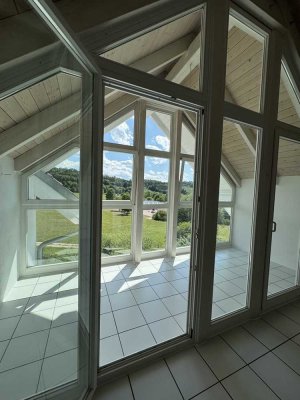 Helle 2‑Zimmer-Dachgeschosswohnung mit Wintergarten & neuer Küche – im Osterholz