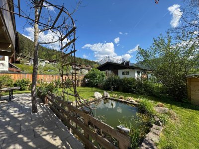 Neubau mit guter Raumaufteilung, Bergblick und eigenem Fischteich im Garten
