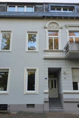 Vollrenovierte Altbauwohnung mit Stellplatz + Sonnenterrasse + Blick in den Park