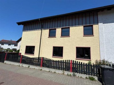 ***zentral gelegene, großzügige Doppelhaushälfte***