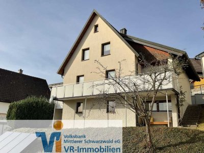 Zuhause ankommen, Aussicht genießen - Einfamilienhaus in naturnaher Wohnlage mit Blick über Schonach
