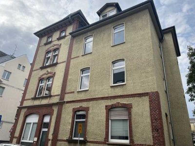 Frisch renovierte, großzügige und sehr schöne 3 Zimmer-Wohnung mit Altbaucharme in beliebter Wohn...