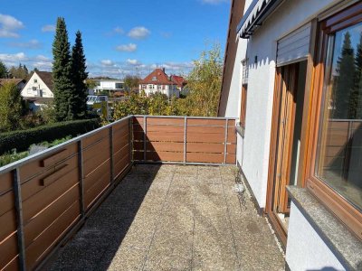 Gepflegte Dachgeschoßwohnung mit zusätzlich ausgebautem Studio!