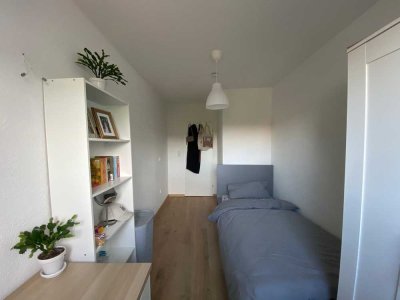 Möbliert + Uninahes WG-Zimmer in Frauen-WG