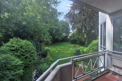 In begehrter Villenlage! Stilvolle 3-Zi.-Eigentumswohnung mit 2 Balkonen, Weitblick & TG-Stellplatz!