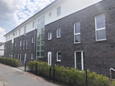Großzügige 2 Zimmer-Wohnung mit Balkon, Fahrstuhl und Tiefgaragenstellplatz