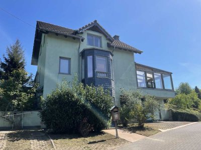 Haus am Berg mit Fernsicht. Lichtdurchflutetes Ein-Zweifamilienhaus in Rösrath