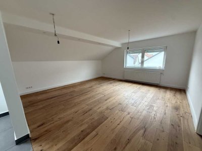 Erstbezug nach Sanierung: Stilvolle 4-Zimmer-Wohnung mit Gartenanteil in ruhiger Lage von Ruchheim