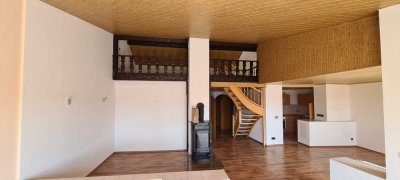 hübsche Dachgeschosswohnung mit Terrasse und Galerie