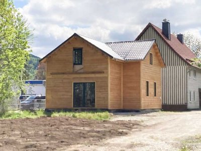 Modernes Holzhaus in ruhiger Lage ...