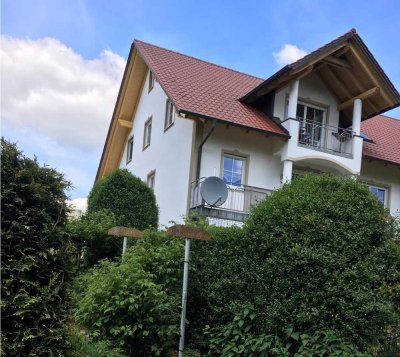 Schicke 4-Zimmer-Wohnung mit Balkon in Rottenburg an der Laaber