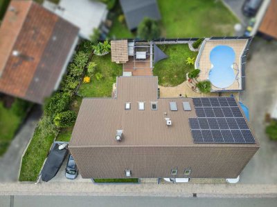 Großes Einfamilienhaus mit Pool, Scheune und schönem Garten