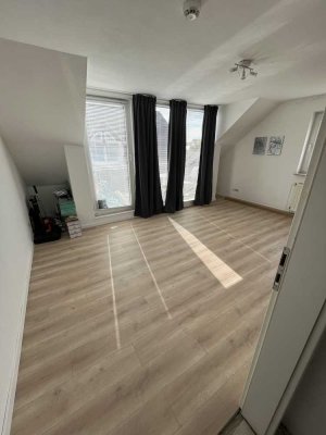 Schöne Dachgeschoss Wohnung im Herzen von Aerzen