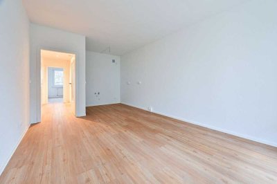 Einbauküche auf Wunsch, Sanierte 3-Raum-Wohnung mit neuem Bad, Wanne, Balkon, Wohnküche