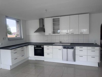 Schöne Maisonette-Wohnung mit großem Balkon am Hariksee