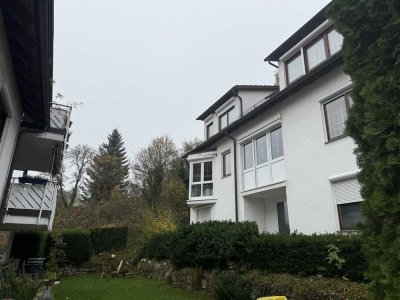Tolle 4,5 Zimmer Wohnung mit EBK, Balkon und Garagenstellplatz