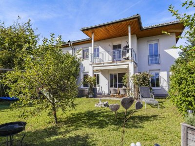 Großzügige und moderne Doppelhaushälfte mit Bergblick