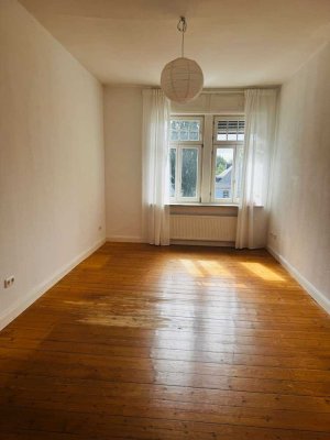 Großzügiges WG-Zimmer in zentraler Lage