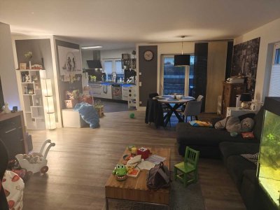 Neuwertige 2ZKB Wohnung mit Garten, Küche und Carport