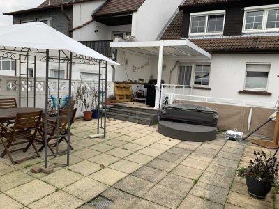 Schöne, helle 4-5 Zimmer-Wohnung im Stadtkern mit großer Terrasse und Garten zum Wohlfühlen �️