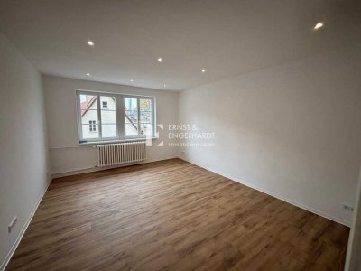 Helle, neu renovierte 2-Zimmer-Wohnung mit Dachterrasse – modern wohnen in zentraler Lage (2.OG)