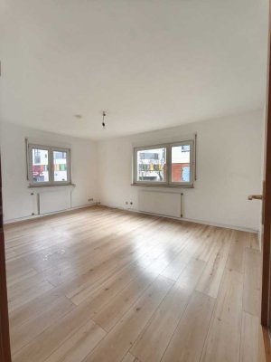 Helle 2,5-Zimmer Wohnung in Sindelfingen/ Küche/ Stellplatz