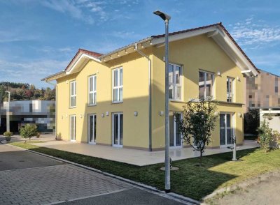 Provisionsfrei! Fast neues EFH mit ELW (A+) in Elchingen bei Ulm