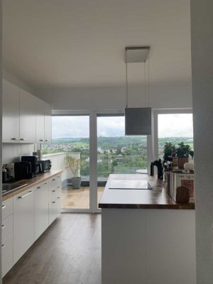 Exklusive Penthouse-Wohnung 3ZKB mit gehobener Innenausstattung und Balkon in exponierter Lage