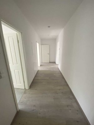 Nachmieter gesucht! Modernisierte 3-Zimmer-Wohnung mit Balkon und Einbauküche in Frankfurt (Oder)