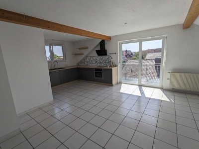 Helle 3-Zimmer Dachgeschosswohnung mit Balkon in Kolitzheim