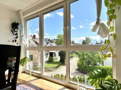 Glückliches Leben in der hellen Wohnung mit Aussicht, bester Lage und vielen Möglichkeiten