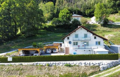 Wohnhaus mit eigener Wasserquelle, Carports, Keller, Balkone!