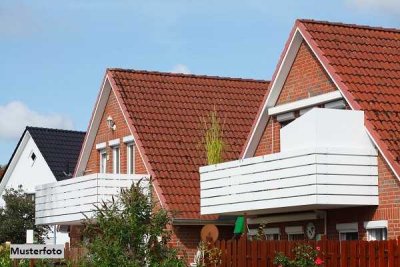 Einfamilienhaus, Anbau und Garage