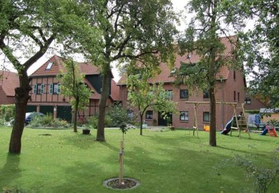 Schmucke Erdgeschosswohnung mit Garten & Stellplatz in Lathwehren