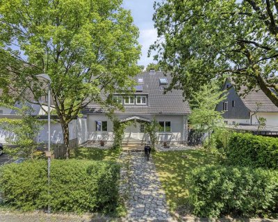 Vermietetes Zwei-Familien-Haus auf großem Grundstück in Ratingen-Hösel