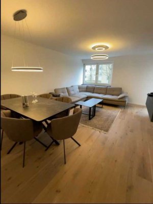 Geschmackvolle, modernisierte 3-Raum-EG-Wohnung mit geh. Innenausstattung mit Balkon und EBK