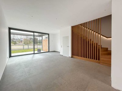 Idyllic living by the Lake Caputh – modern terraced house with views of nature