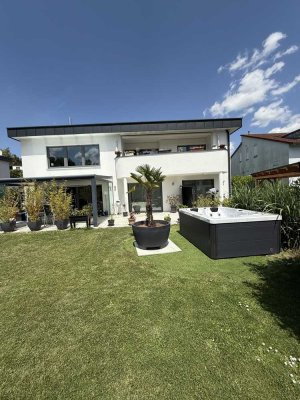 Tolles Flachdach Haus mit herrlicher Aussicht und großem Garten in Weil der Stadt zu verkaufen