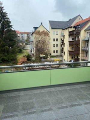 Schicke 4-Raumwohnung mit großem Balkon und Stellplatz wartet auf Sie