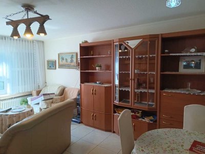 Freundliche 2-Zimmer-Wohnung mit Balkon und Einbauküche in Homburg